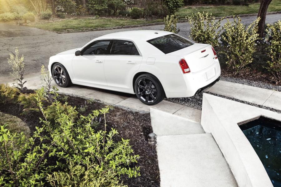  Chrysler 300C SRT8 2012 года  (фото 71 из 100)